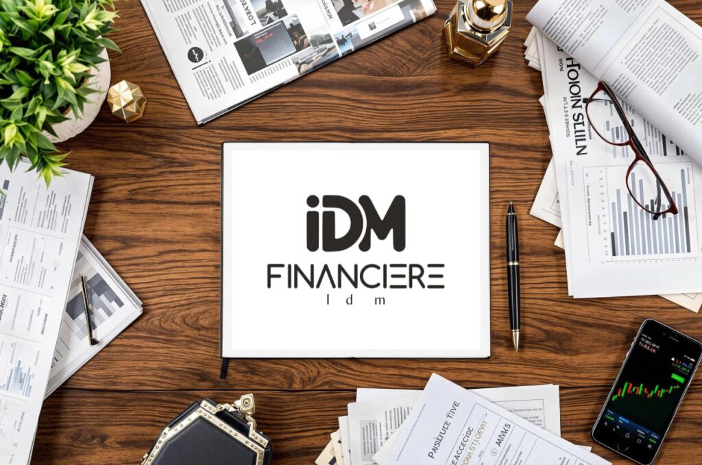 Logo de iDM Financier sur un bureau